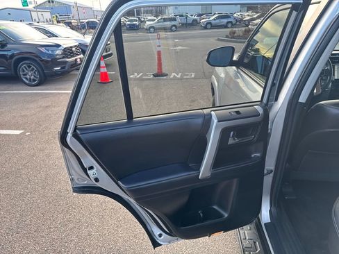 Used 2022 Toyota 4Runner SR5 Premium image 40