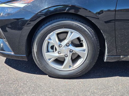 Certified 2023 Hyundai Elantra SE image 9