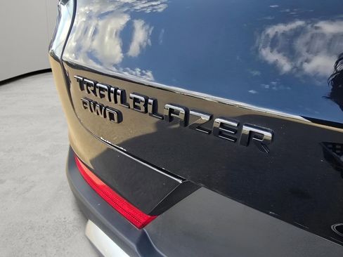 Used 2021 Chevrolet TrailBlazer LT FWD image 17