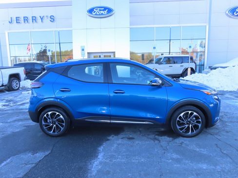 Used 2023 Chevrolet Bolt EUV Premier w/ Sun & Sound Package image 4