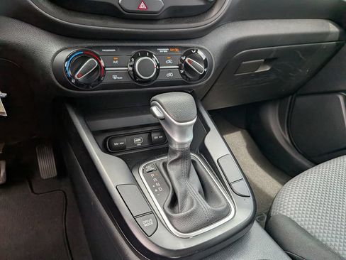 Used 2022 Kia Soul LX FWD image 25