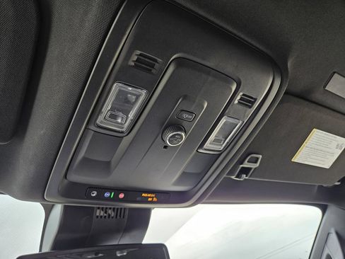 Used 2025 Chevrolet Tahoe Z71 AWD/4WD image 23