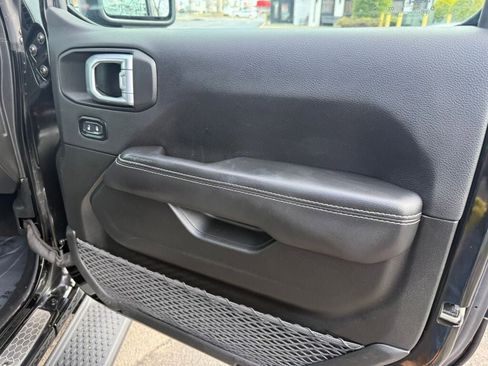 Used 2023 Jeep Wrangler Sahara w/ Dual Top Group image 28