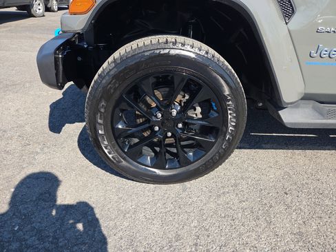 Used 2023 Jeep Wrangler Sahara w/ Dual Top Group image 11