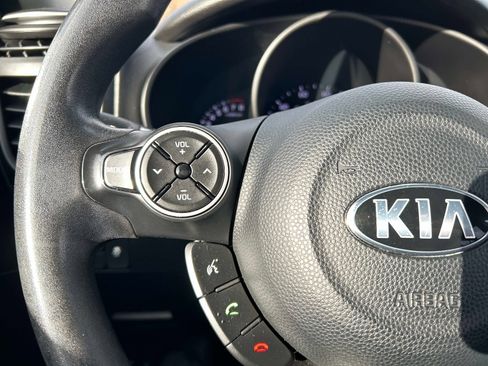 Used 2017 Kia Soul + image 21