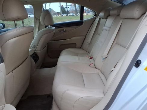 Used 2014 Lexus LS 460 w/ Comfort Package RWD image 26