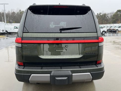 Used 2025 Lexus GX 550 w/ Accessory Package (32) image 8