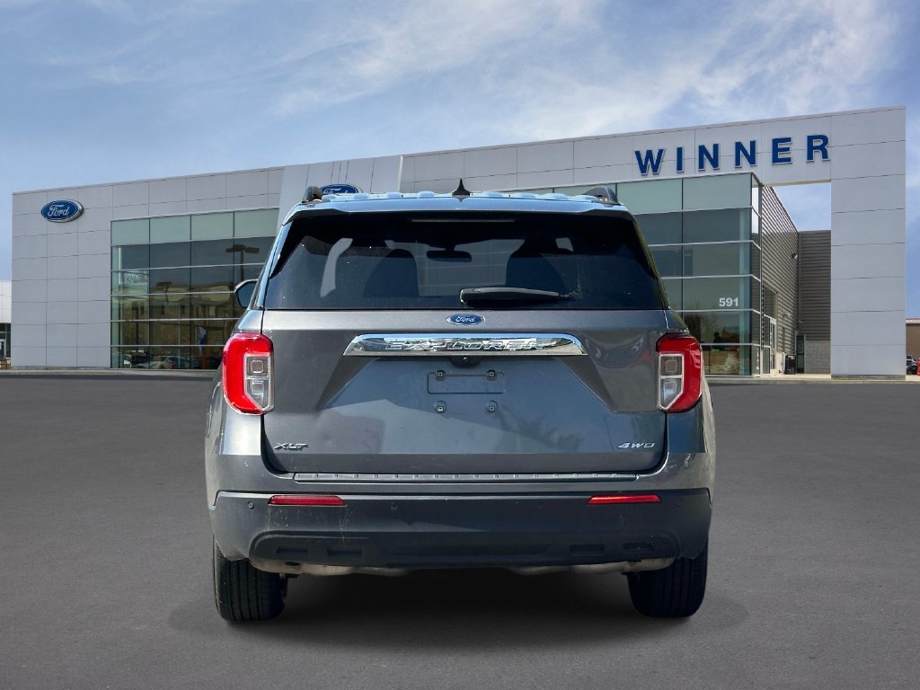 Used 2023 Ford Explorer XLT AWD/4WD image 3