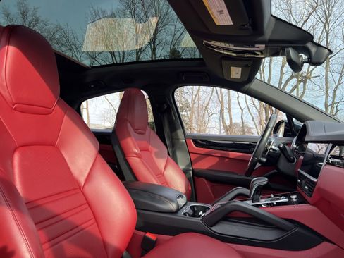 Certified 2022 Porsche Cayenne Coupe image 22