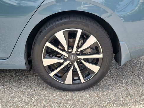 Certified 2024 Nissan Sentra SV w/ SV Premium Package FWD image 10