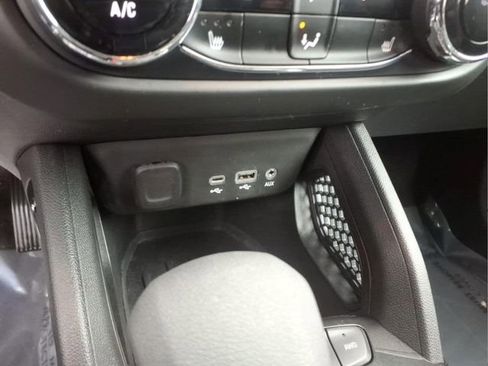 Certified 2023 Chevrolet TrailBlazer LT w/ Convenience Package AWD/4WD image 17