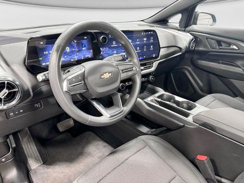 Used 2025 Chevrolet Equinox EV LT FWD image 19