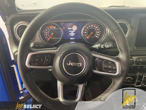 Used 2023 Jeep Wrangler Unlimited Sahara AWD/4WD image 11