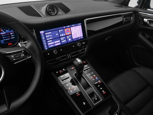 Certified 2025 Porsche Macan image 31