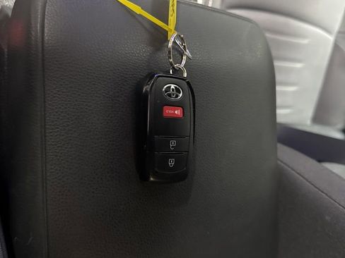 Used 2024 Toyota Tacoma TRD Off-Road image 31