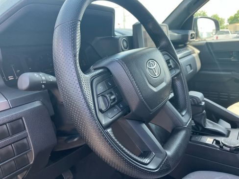 Used 2025 Toyota Tacoma SR5 AWD/4WD image 9