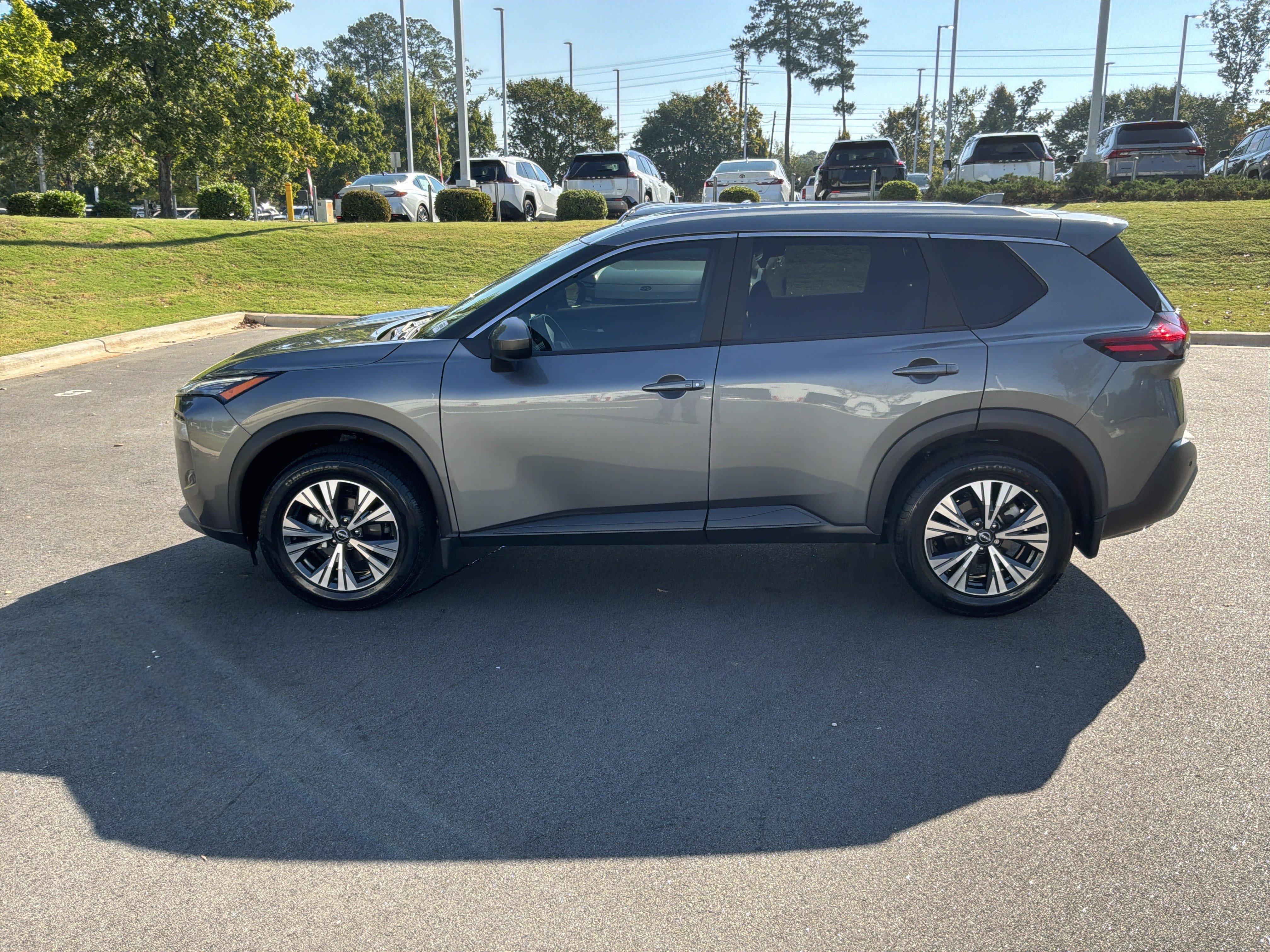 Used 2023 Nissan Rogue SV w/ SV Premium B Package FWD image 7