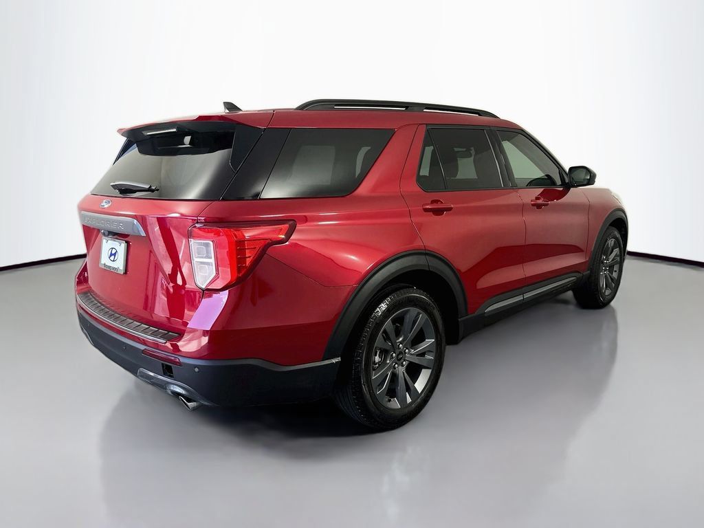 Used 2023 Ford Explorer XLT w/ Equipment Group 202A RWD image 5