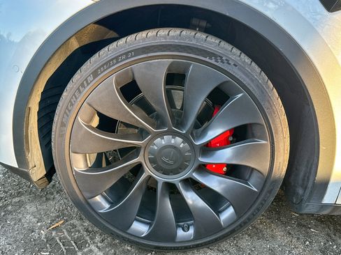 Used 2022 Tesla Model Y Performance image 3