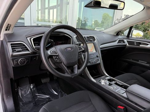 Used 2020 Ford Fusion SE FWD image 13
