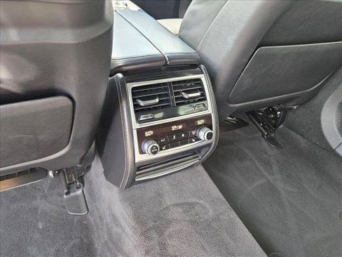 Used 2019 BMW 750i w/ M Sport Package RWD image 18
