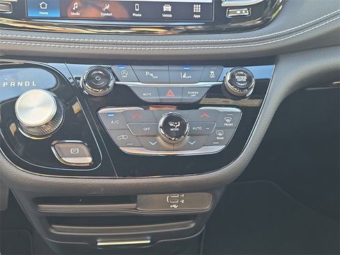 New 2026 Chrysler Pacifica Select image 29