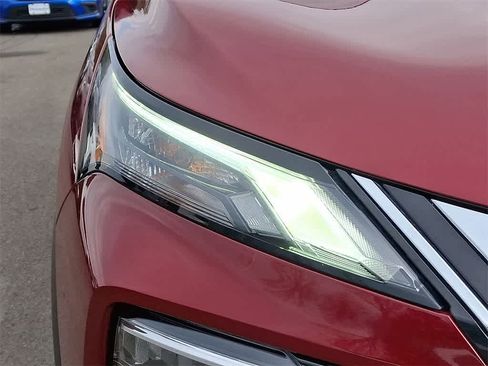 Used 2023 Nissan Rogue SV image 27