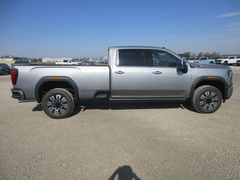 New 2026 GMC Sierra 3500 Denali w/ Denali Reserve Package AWD/4WD image 3
