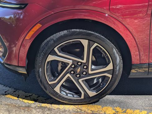 New 2026 Chevrolet Equinox EV LT w/ Convenience Package II FWD image 7