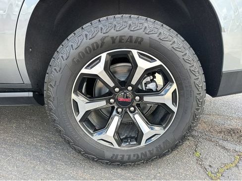 New 2026 GMC Yukon AT4 w/ AT4 Premium Package image 4