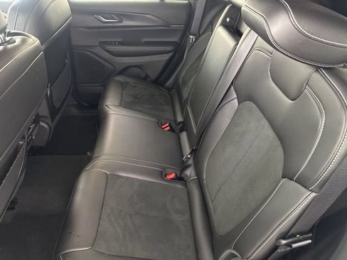 Used 2025 Jeep Grand Cherokee Altitude AWD/4WD image 30