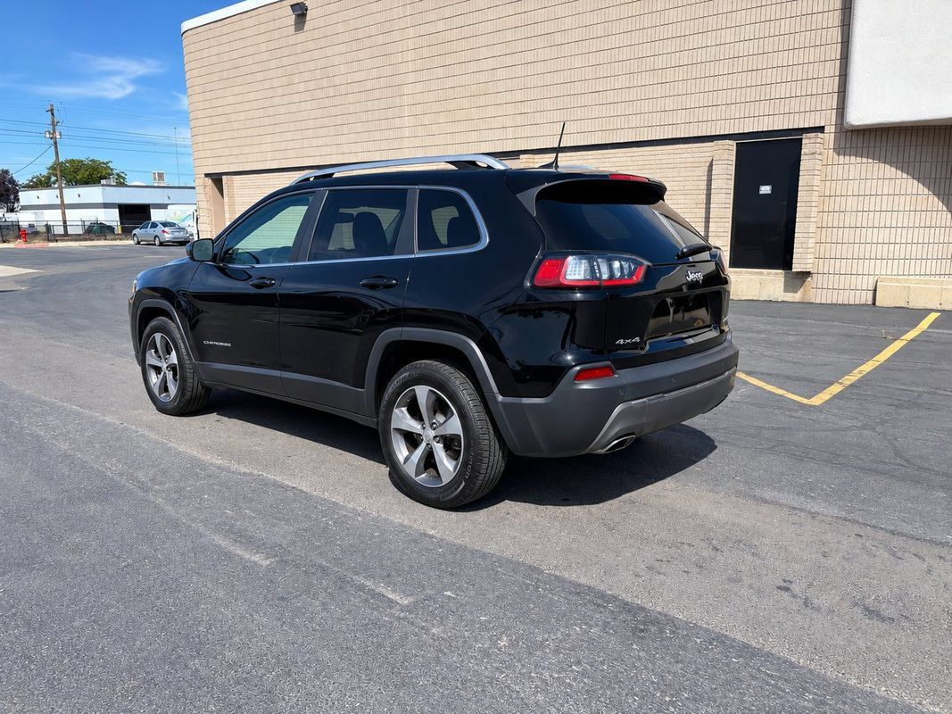Used 2019 Jeep Cherokee Limited AWD/4WD image 3