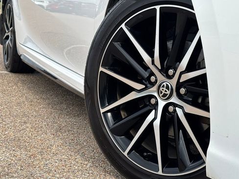 Used 2023 Toyota Camry SE image 2