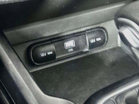 Used 2025 Kia Soul LX w/ LX Technology Package FWD image 25