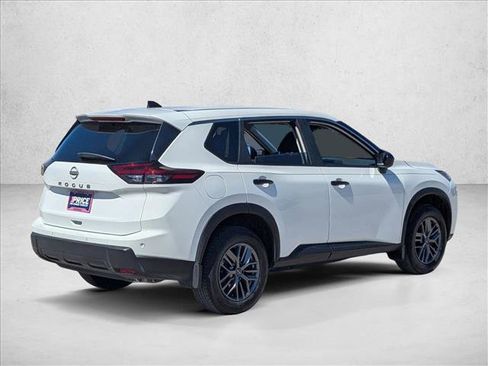 Used 2024 Nissan Rogue S image 5