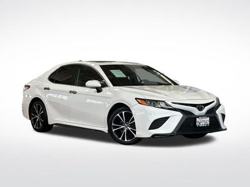 Used 2019 Toyota Camry SE w/ Audio Package FWD image 2