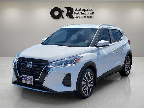 Used 2024 Nissan Kicks SV FWD image 2