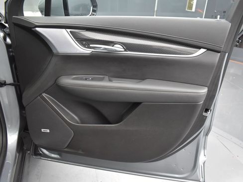 Used 2024 Cadillac XT6 Sport image 35