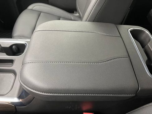 Used 2024 Chevrolet Silverado 1500 LT Trail Boss w/ Convenience Package II AWD/4WD image 28