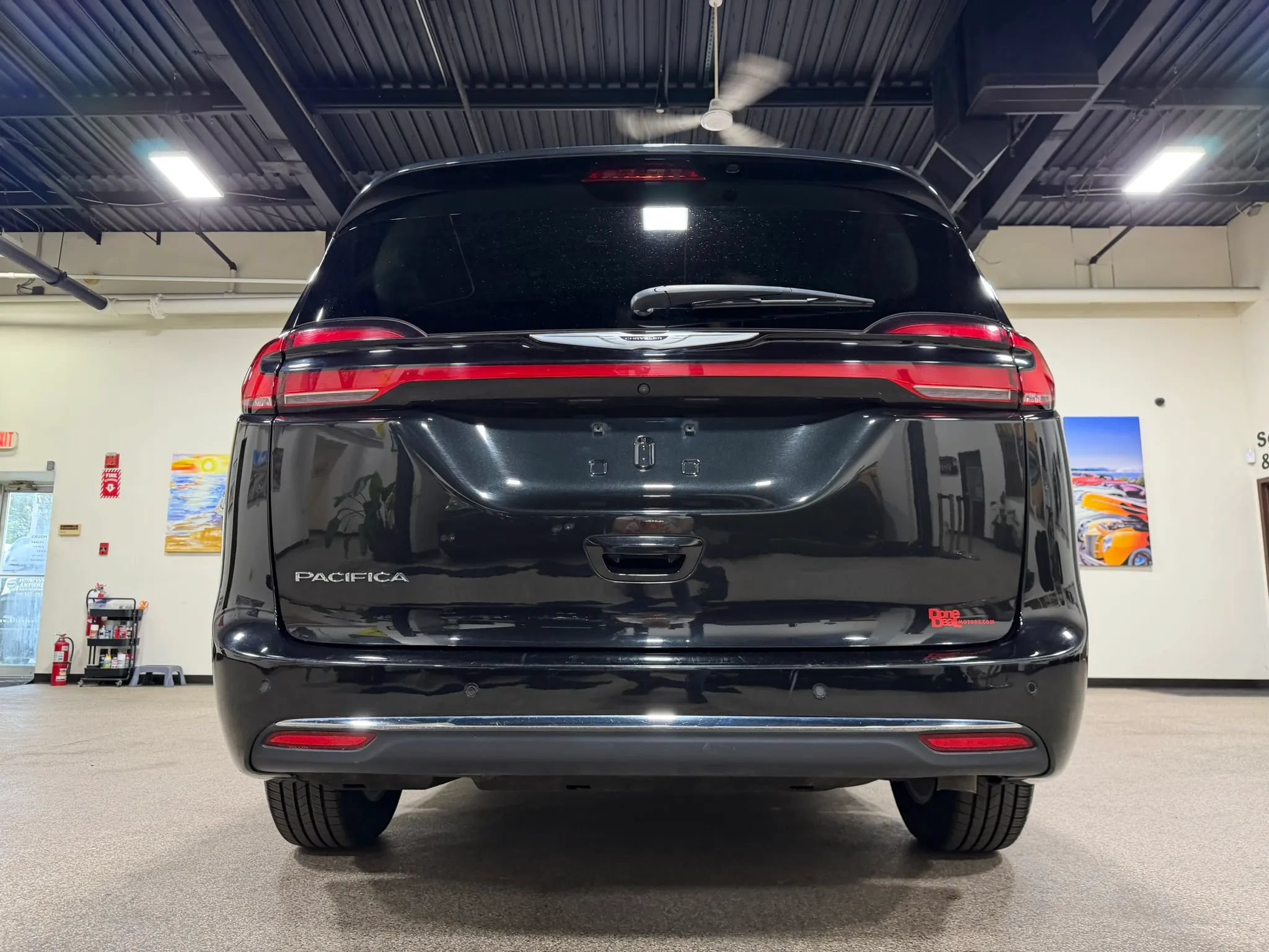 Used 2023 Chrysler Pacifica Touring-L FWD image 18
