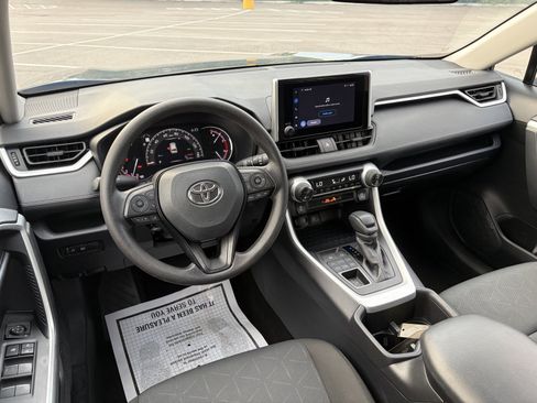 Used 2025 Toyota RAV4 XLE AWD/4WD image 10