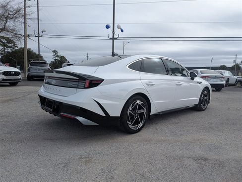 Used 2024 Hyundai Sonata SEL w/ Convenience Package image 3