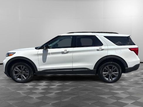 Used 2023 Ford Explorer XLT w/ Equipment Group 202A AWD/4WD image 5
