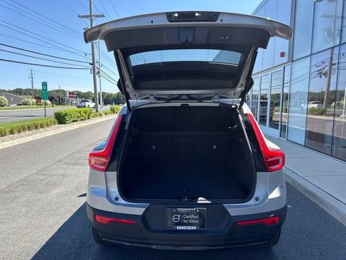Certified 2025 Volvo XC40 B5 Plus AWD/4WD image 11