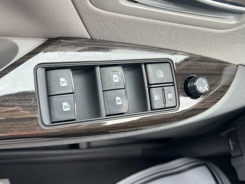 Used 2020 Toyota Sienna XLE w/ XLE Navigation Package image 18