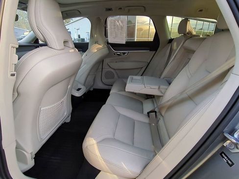 Used 2020 Volvo V90 T6 Cross Country image 14
