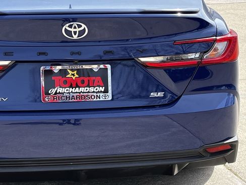 Used 2025 Toyota Camry SE image 6