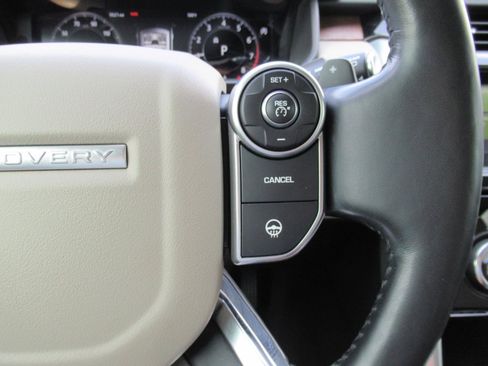 Used 2018 Land Rover Discovery HSE AWD/4WD image 27