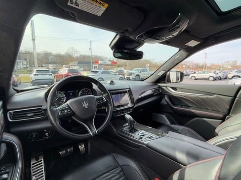 Used 2022 Maserati Levante Trofeo image 30