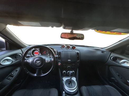 Used 2010 Nissan 370Z Roadster RWD image 20